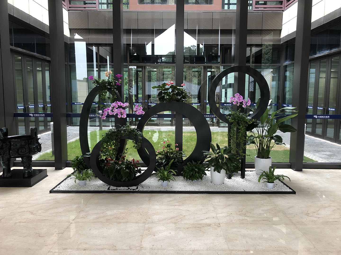 大堂造景—28-广州植物花卉租赁_室内绿植租摆_绿植组景_广州欣怡园艺